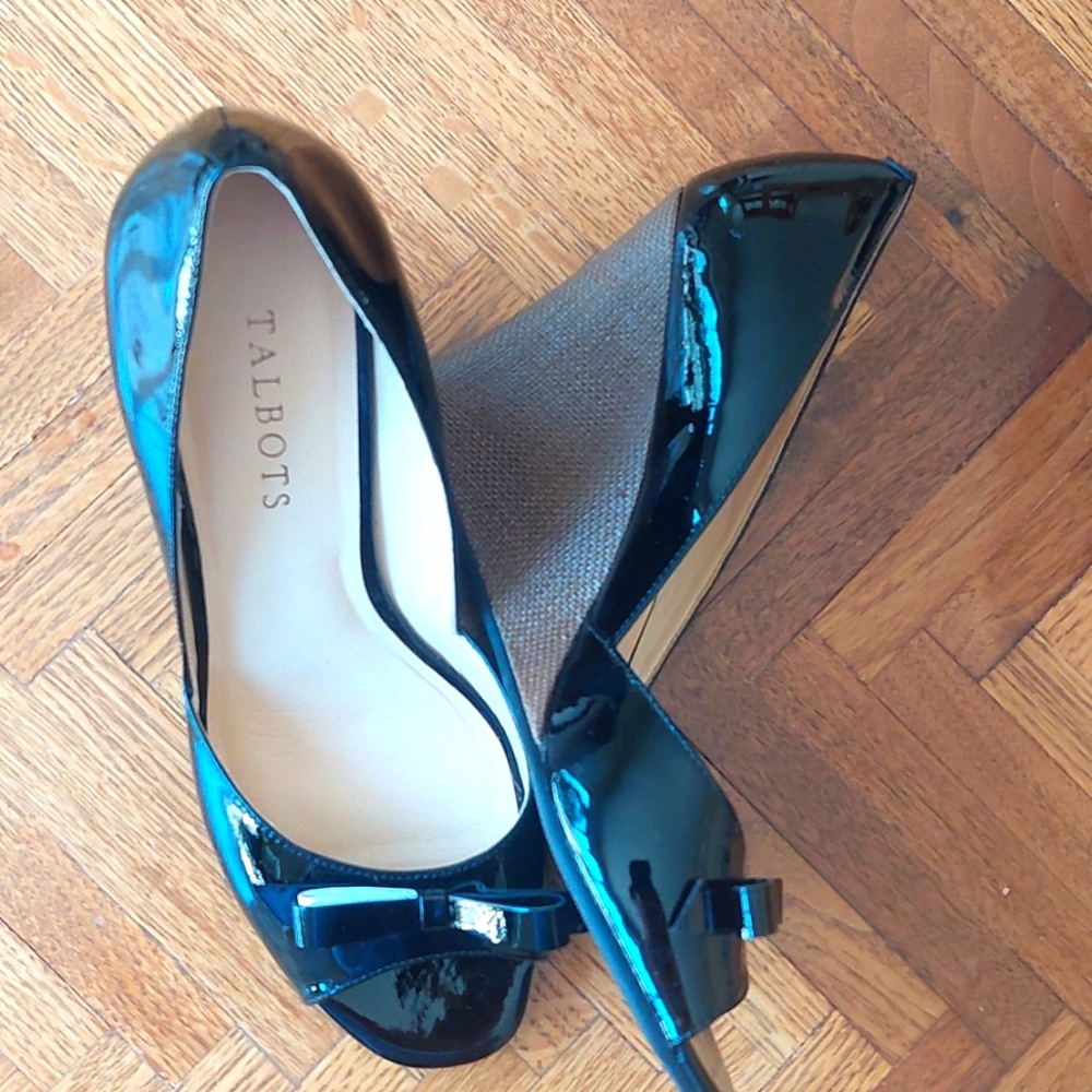 NIB talbot 8.5M women's black patent peep toe bow, raffia wrapped heel pump.